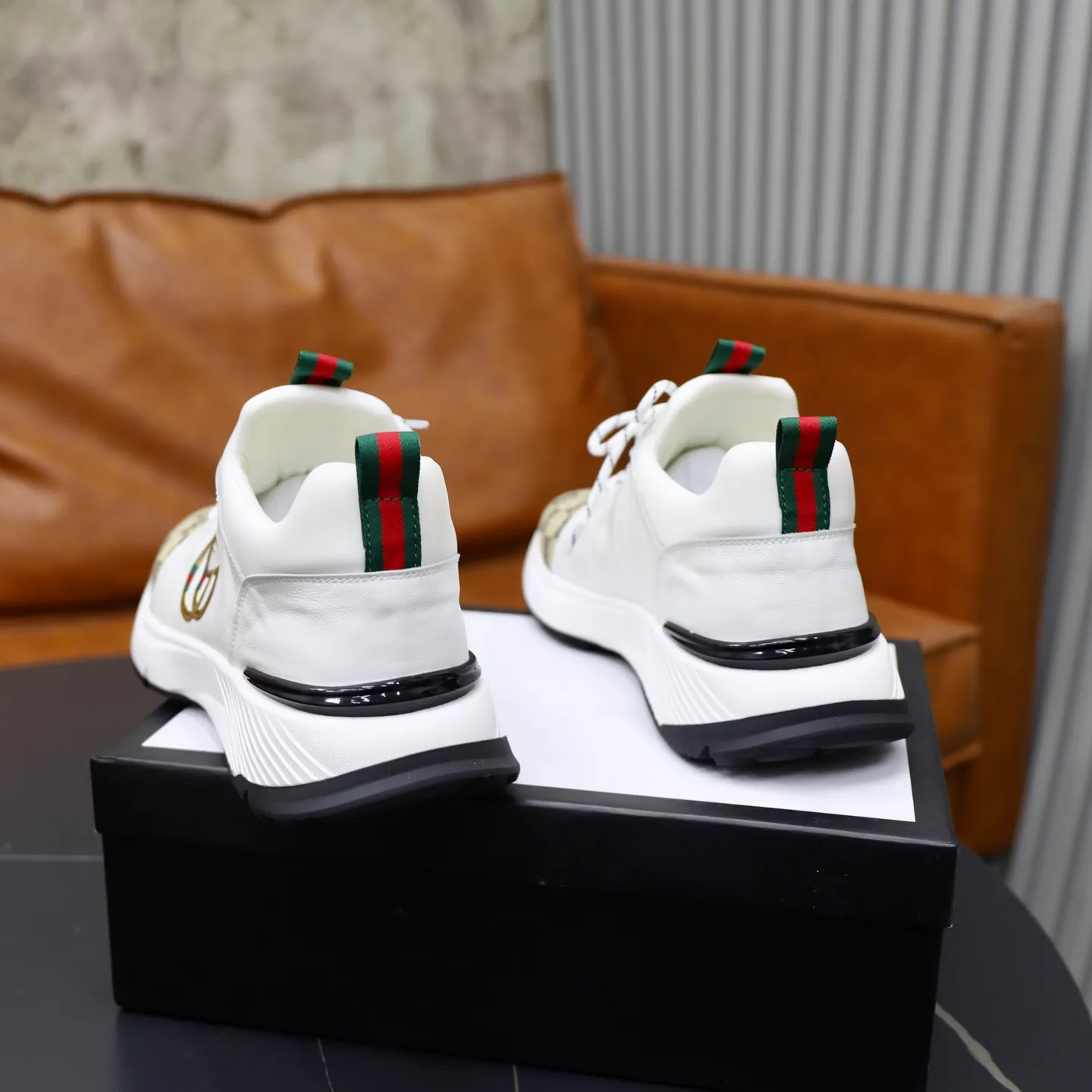 Ex-factory price: 462💰🙅‍♂️🙅‍♂️🙅‍♂️ Brand: GUCCI Standard code: 38-44 (45 customized) Grade: Same as the official website Material: Original material splicing Comfortable and breathable lining Lightweight and wear-resistant sports outsole Style category: Men's fashionable casual shoes Running sneakers Distinguished luxury brand elements Top luxury Color: actual picture color